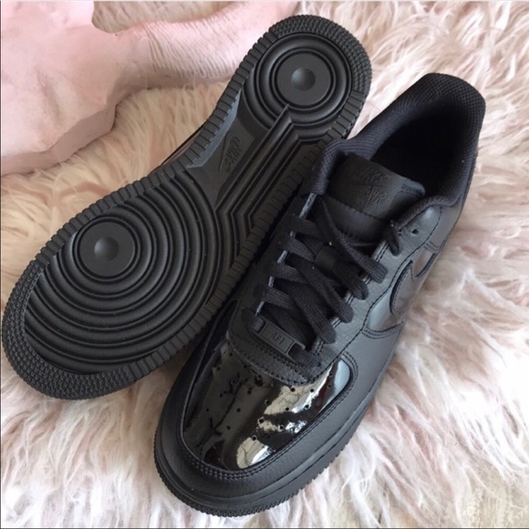 NWT Nike Air Force 1 Triple Black - Picture 6 of 6